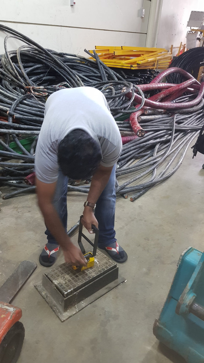 Mini Giant - Hand operated Handle Magnet model with actuating lever switch lifting magnet - Supreme Magnets